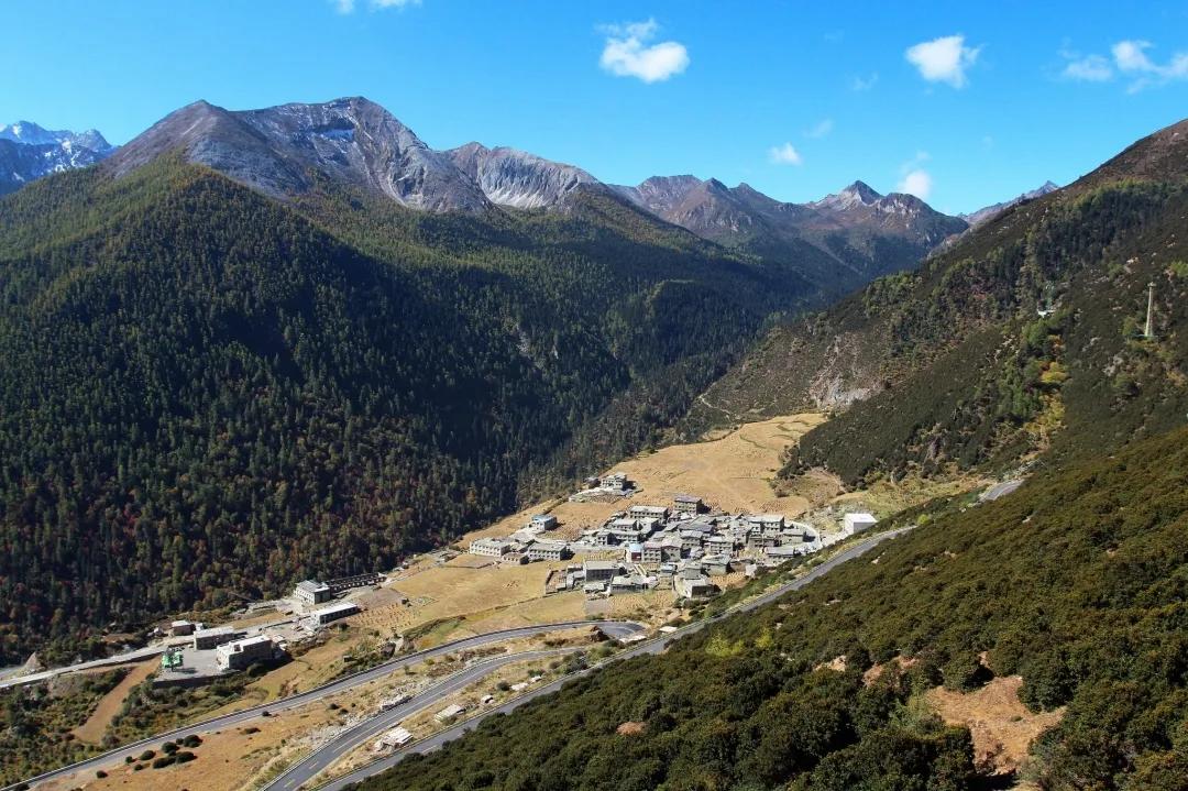 稻城亚丁春天视频,稻城亚丁春天风景