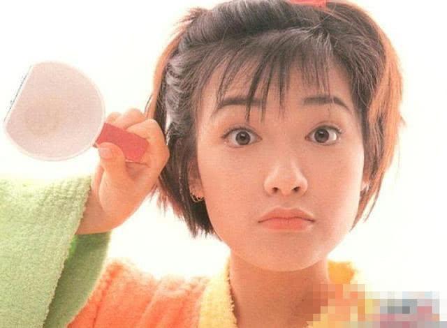 范晓萱割子宫是真的吗,范晓萱打舌钉打耳洞的样子