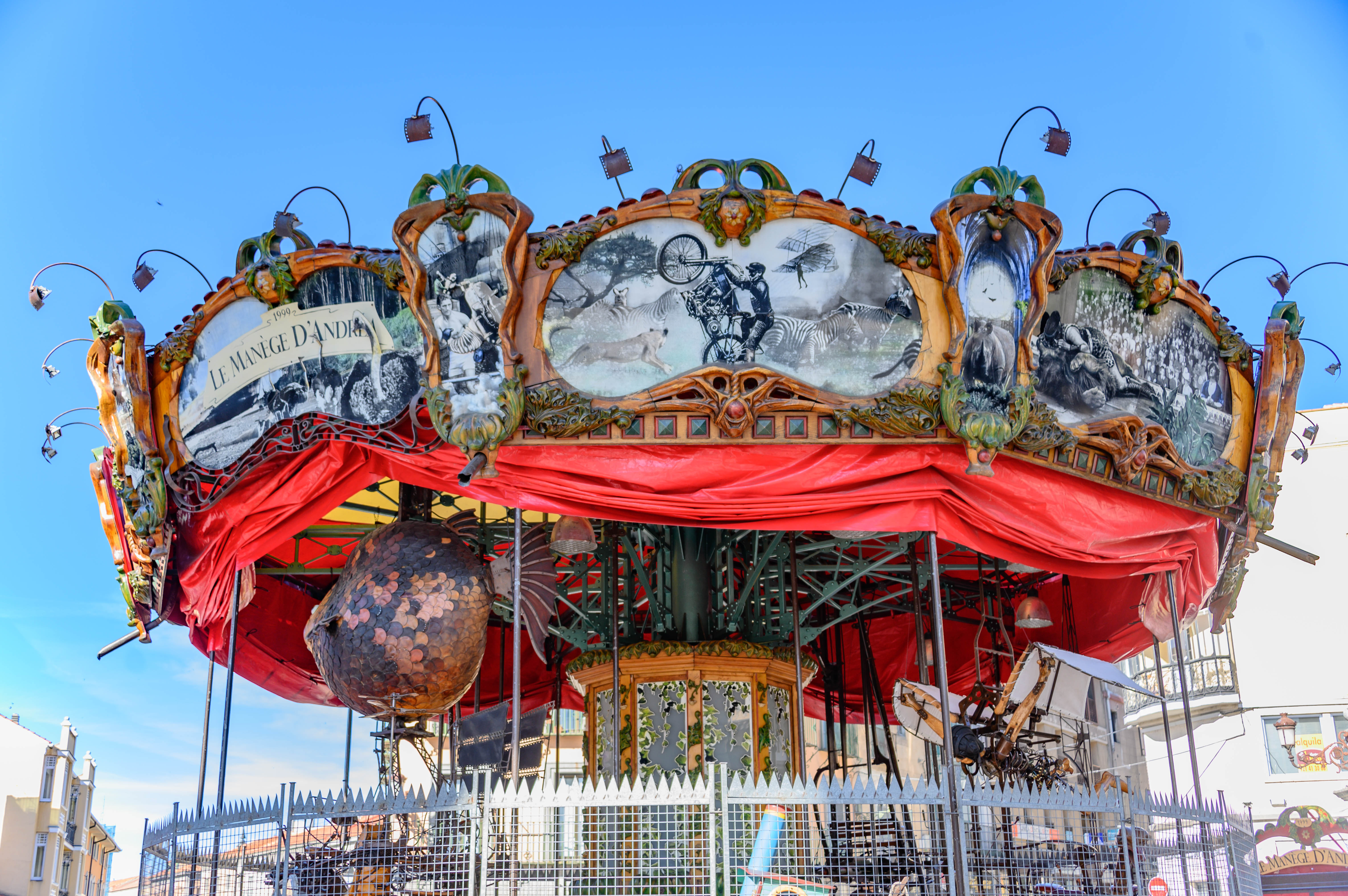 在西班牙，上洗手间要先买咖啡，还发现了迪士尼的公主城堡原型