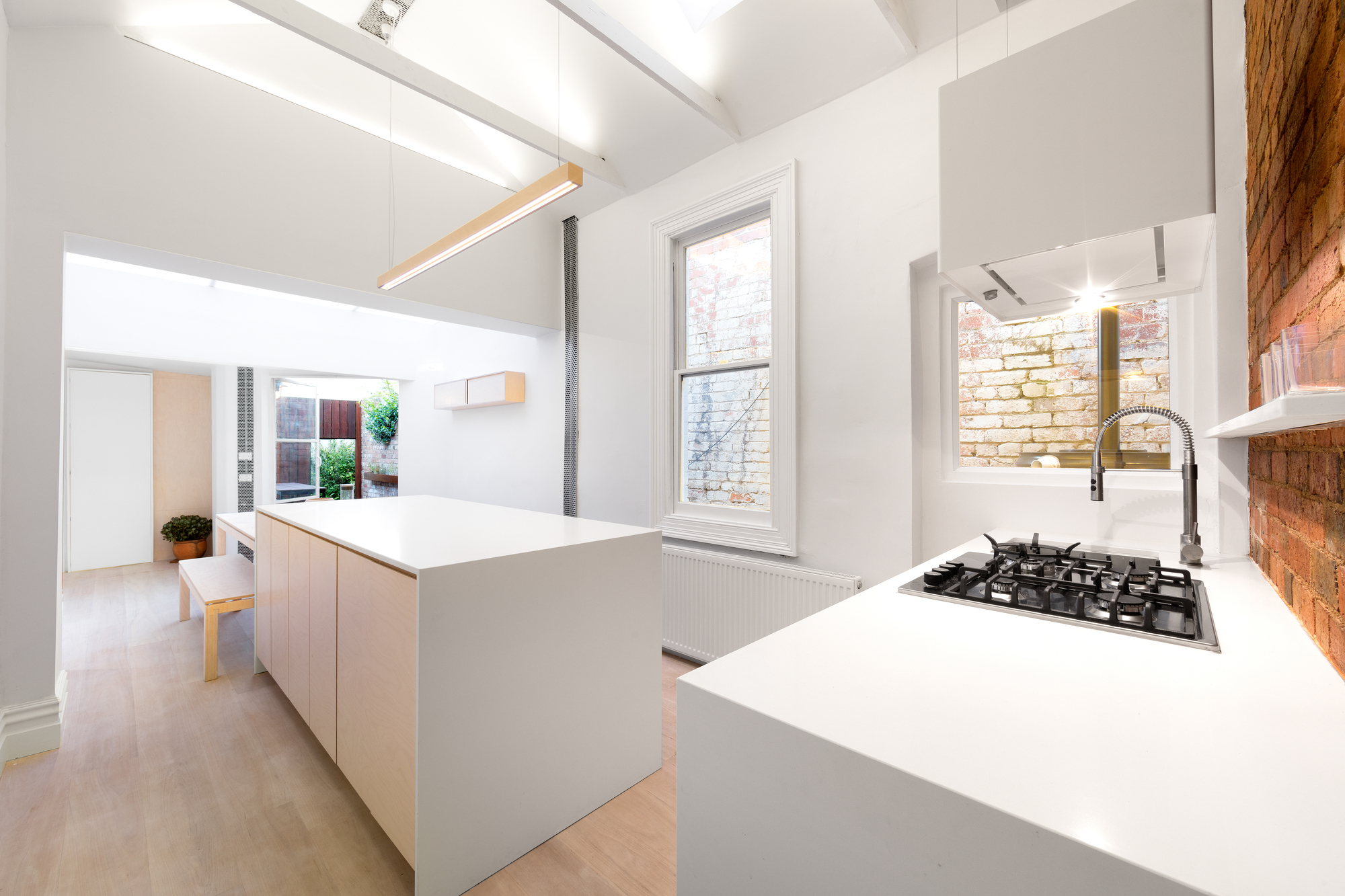 直线型台灯,线性灯光房间