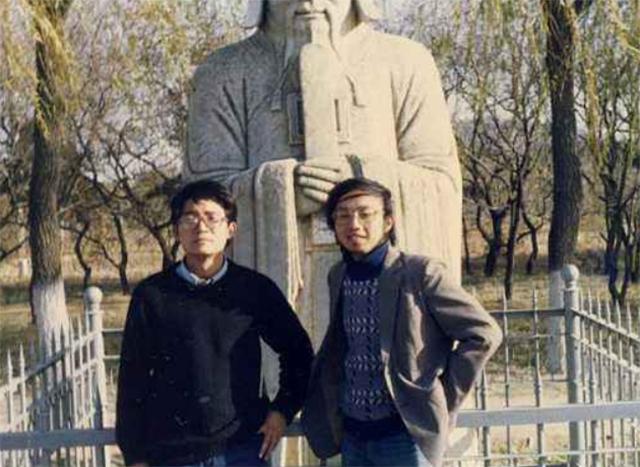 海子爱情经历,海子的两段情史