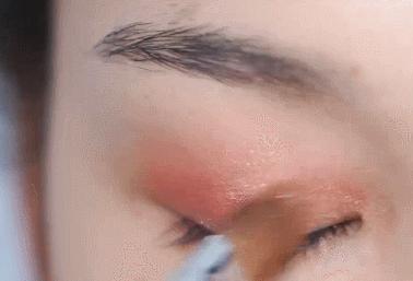 眼妆教程一妆一盘,眼妆一画就显脏