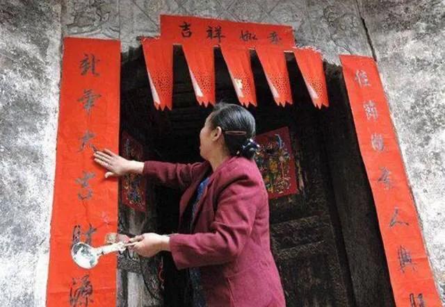 父亲去世三年春节可以贴对联吗,父亲去世第二年春节能贴对联吗