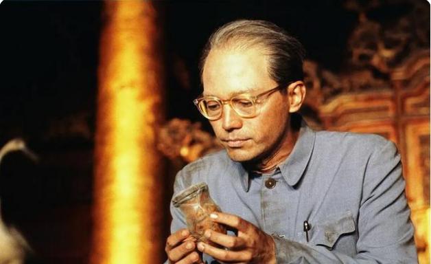 他被父母抛弃,她被父亲抛弃被继母算计被退婚