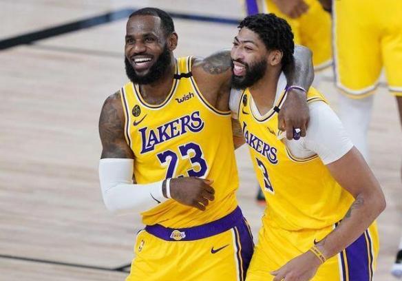 皮尔斯看到姚明得分,皮尔斯说科比最强