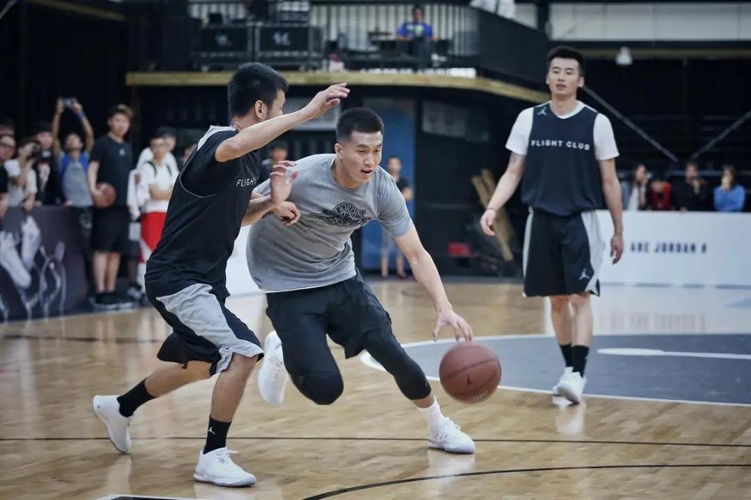 郭艾伦现在穿什么球鞋,郭艾伦最新球鞋