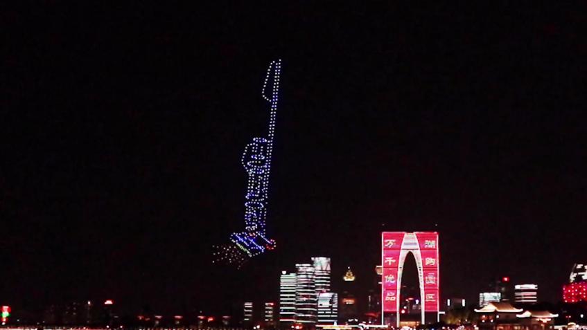 500架无人机表演点亮杭城夜空,500架无人机点亮上海