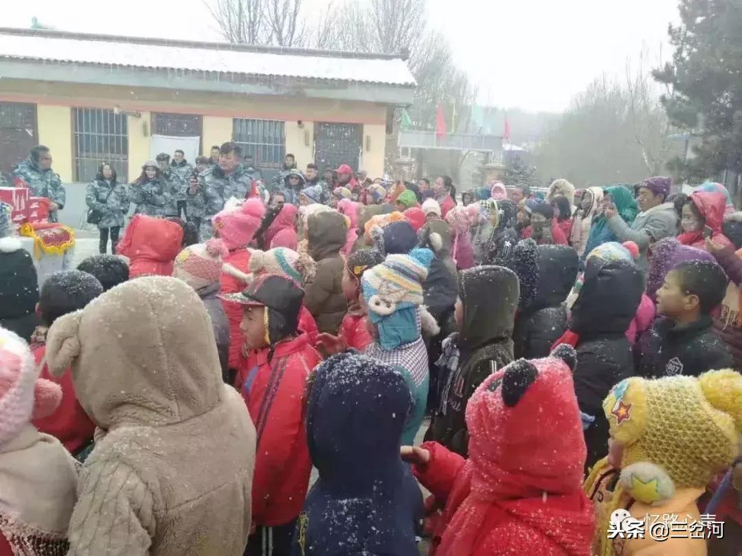 情暖杨崖集，乐动健身温暖山区送大爱