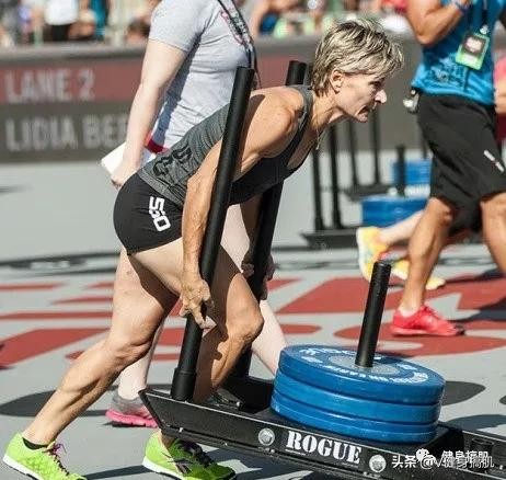 crossfit训练家庭版,crossfit健身房装修风格