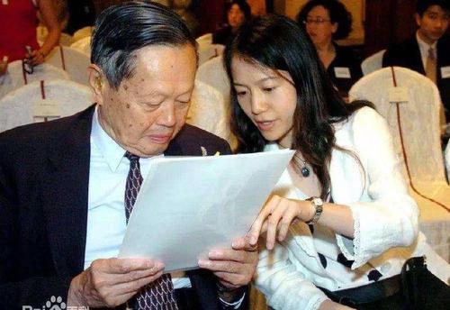 翁帆说出14年前为什么嫁给杨振宁,翁帆说出了当时嫁给杨振宁的原因