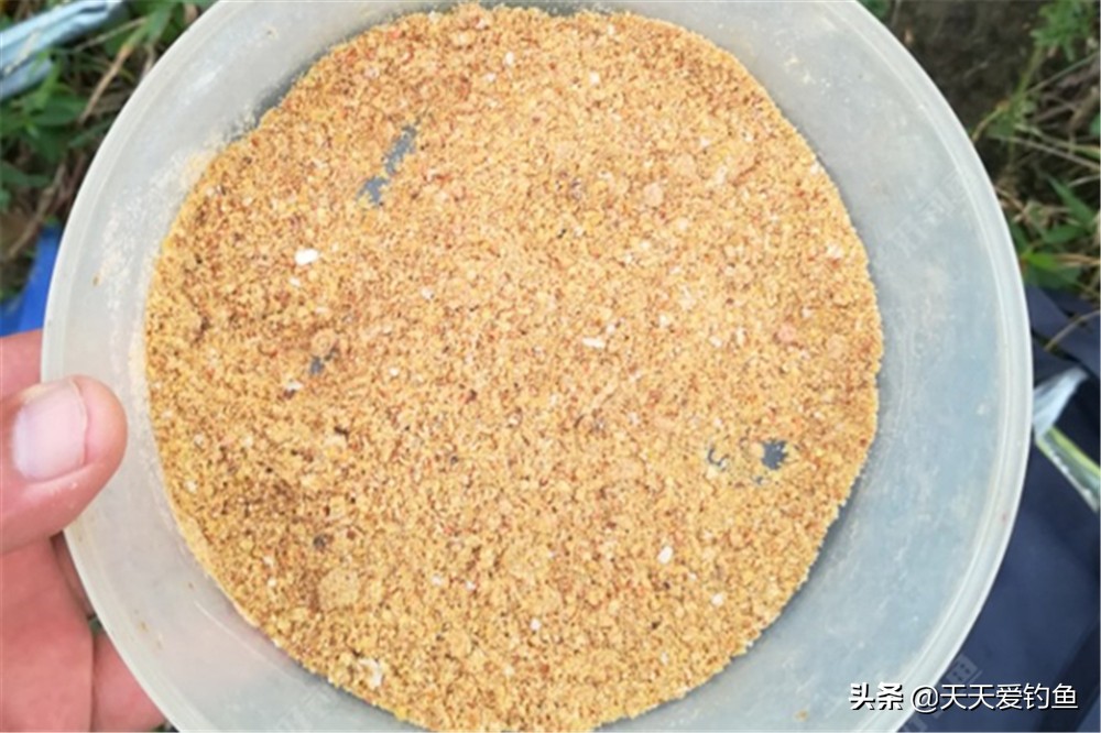 腥味饵料和浓香饵可以一起用吗,一年四季野钓能用腥香饵料吗