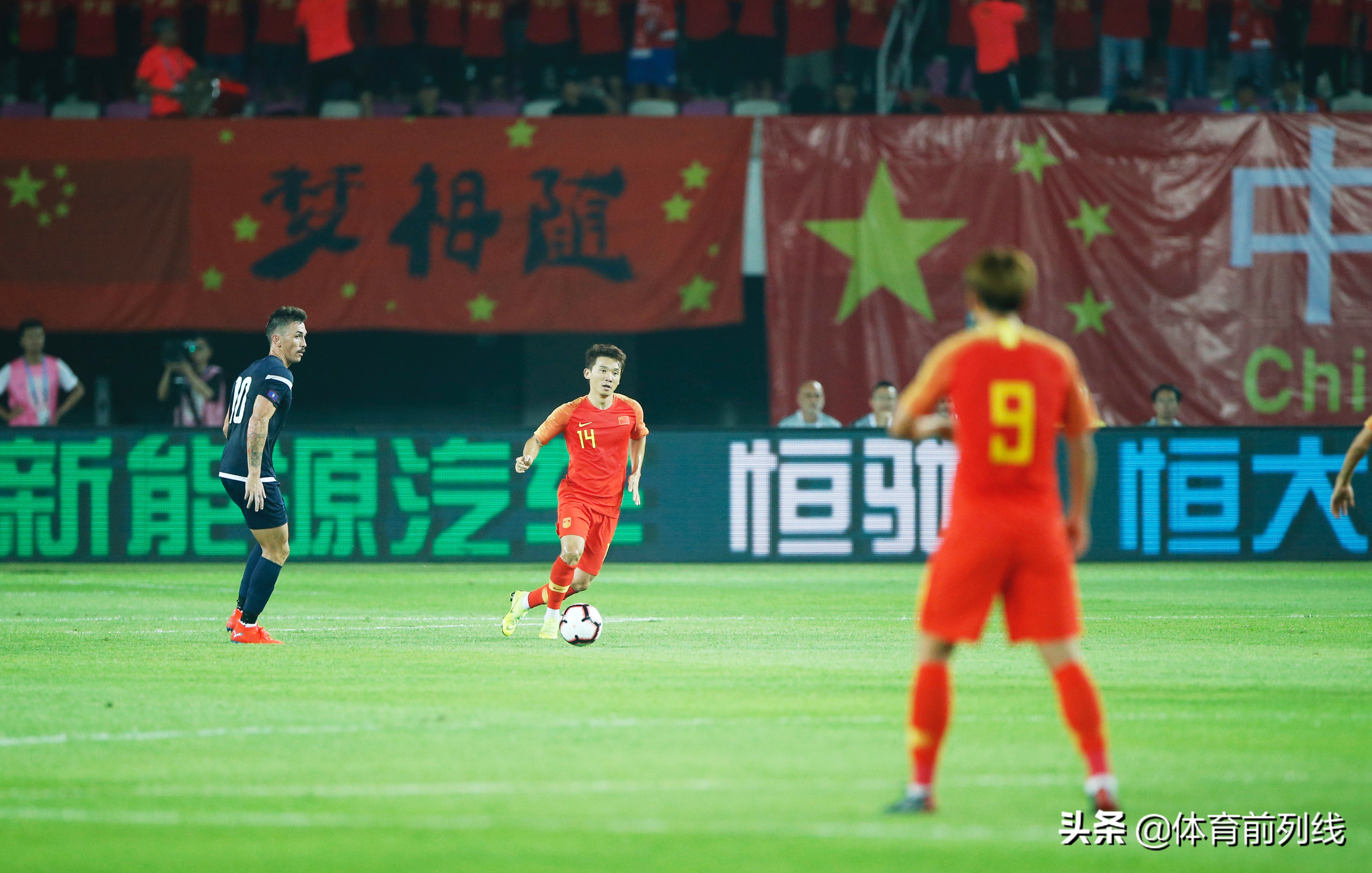 国足进世界杯全国沸腾场面,世预赛中国球迷有多疯狂