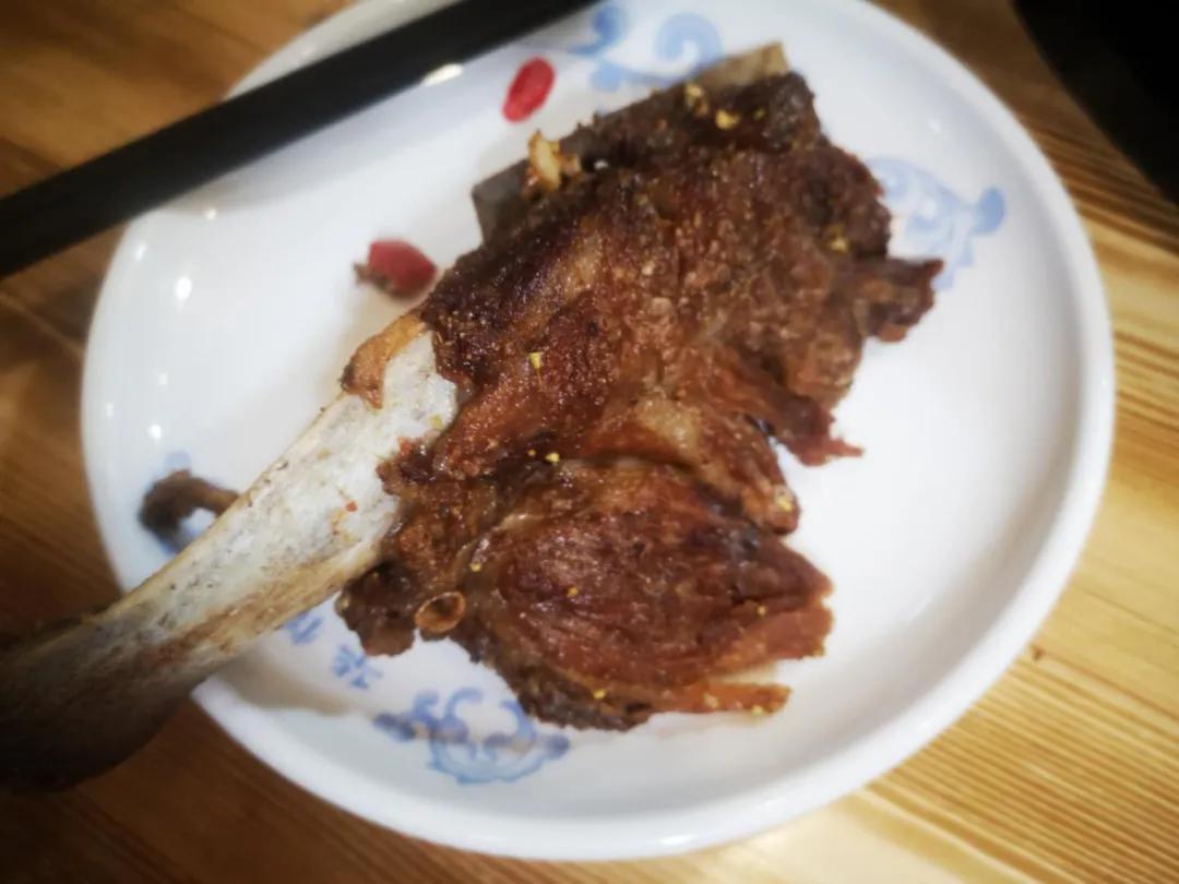 陵西街又换新餐厅“金手勺”“桥头排骨”两家评测