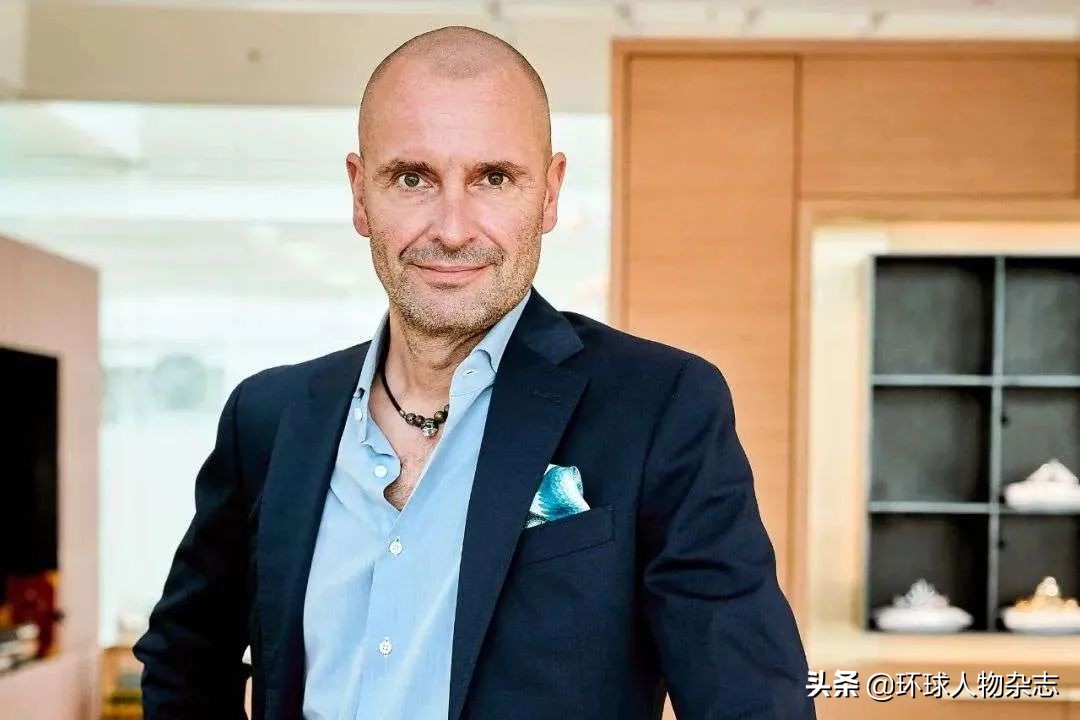 施华洛世奇水晶黑天鹅,黑天鹅断翅