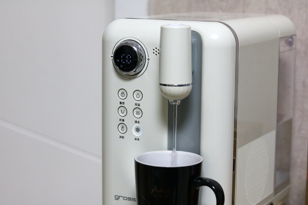 恒温可调半导体制冷水机,grossag和魔凡饮水机哪个好