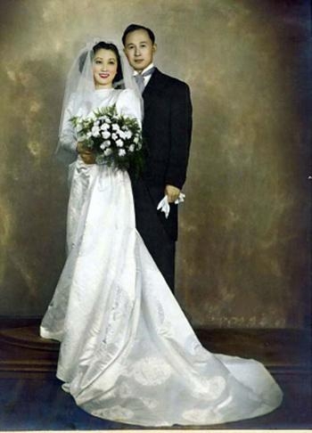 此女，父亲是蒋百里，丈夫是两弹元勋，表哥是金庸，表弟是徐志摩