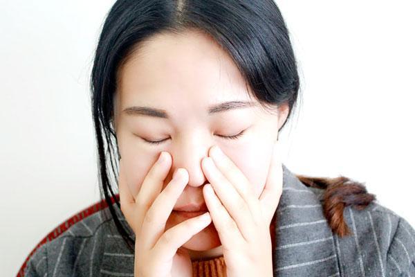 女性唇边长胡子什么原因,女人唇边有小胡子怎么办