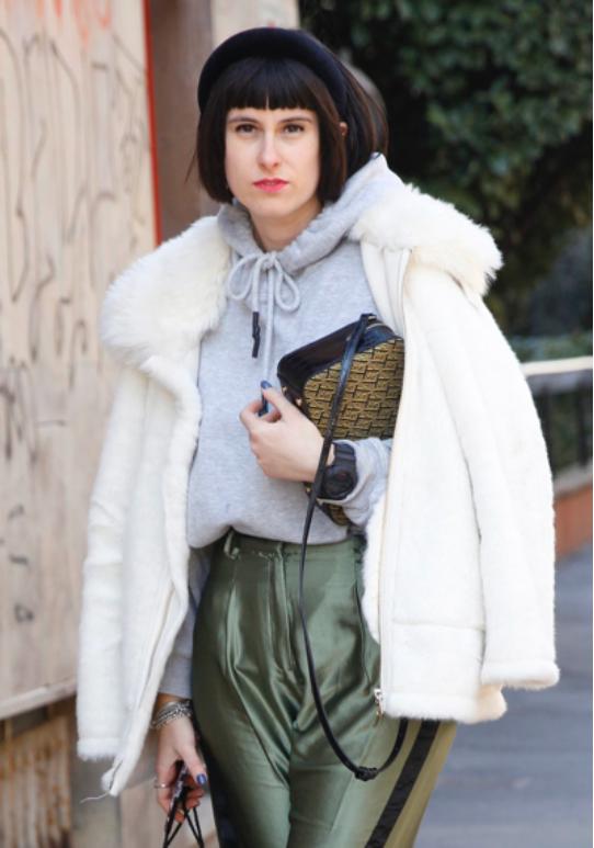 快get百搭卫衣穿出时髦和前卫,怎么把颜色鲜亮的卫衣穿出时尚感