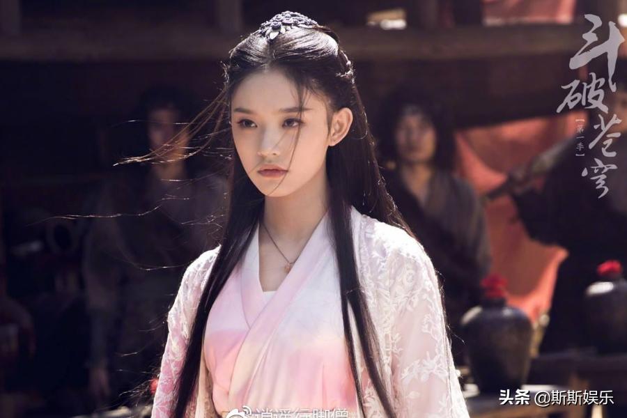 95后小花的古装造型盘点，杨超越温婉小巧，关晓彤端庄大气