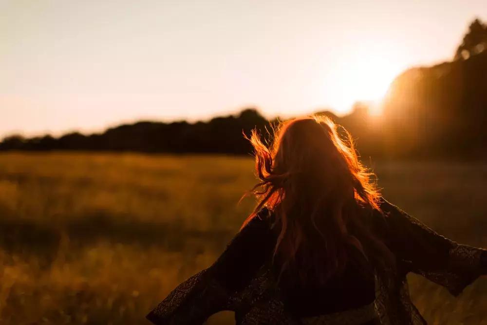 和婚内出轨女人继续相处,伴侣出轨后婚姻怎么办