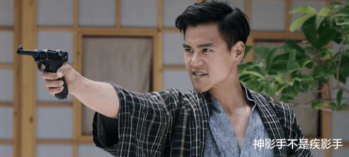 两个大男人在笼子里亲了起来！每次给我力量的原来是部拳击片？