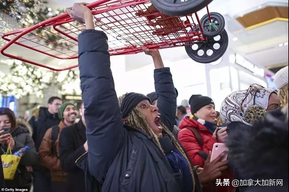 黑五疯狂打折视频,黑五全球狂欢购物节
