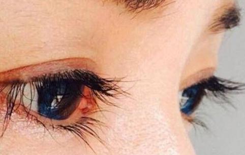 睫毛稀少短如何做出浓密款,睫毛很短又稀少怎么养护