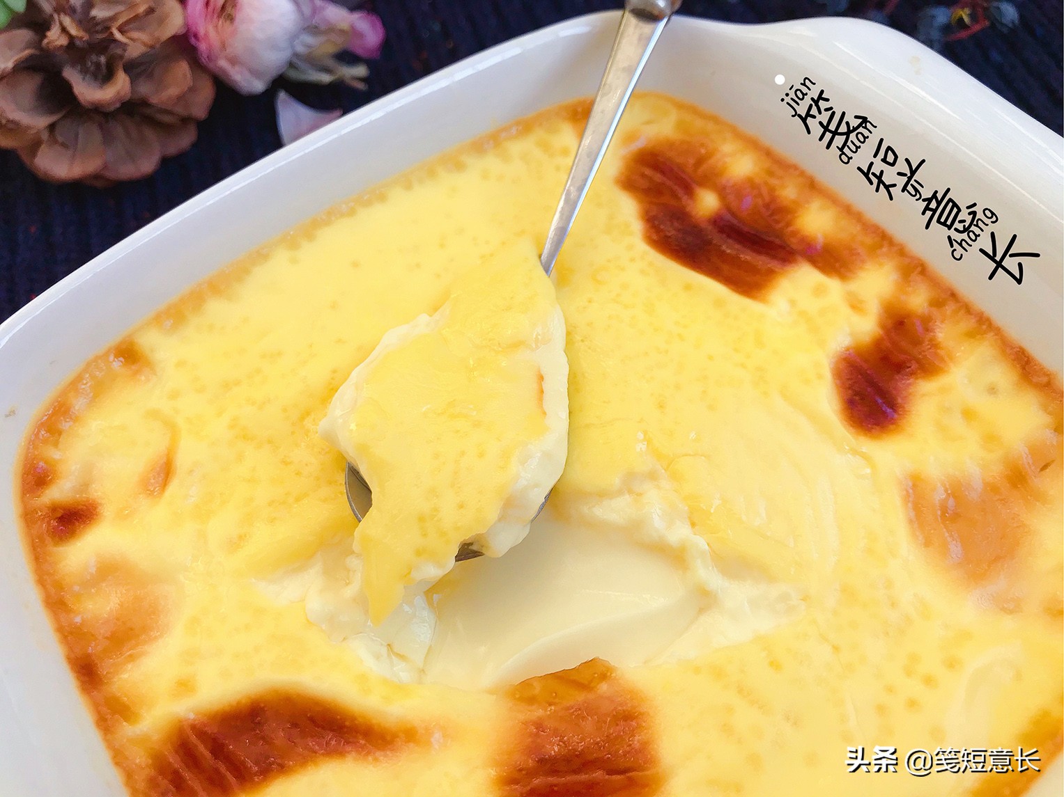 1盒牛奶2个鸡蛋，3步就能做出香浓嫩滑的布丁，比鸡蛋羹营养足