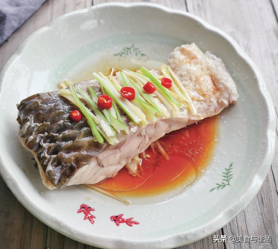 怎么清蒸草鱼好吃又简单家常,清蒸草鱼最正宗的做法