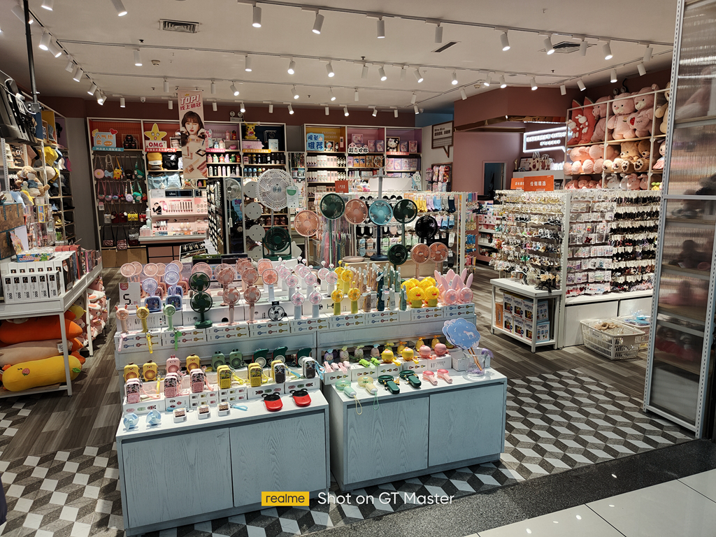 标准“水桶”级配置，realmeGT大师探索版评测，骁龙870+120Hz屏