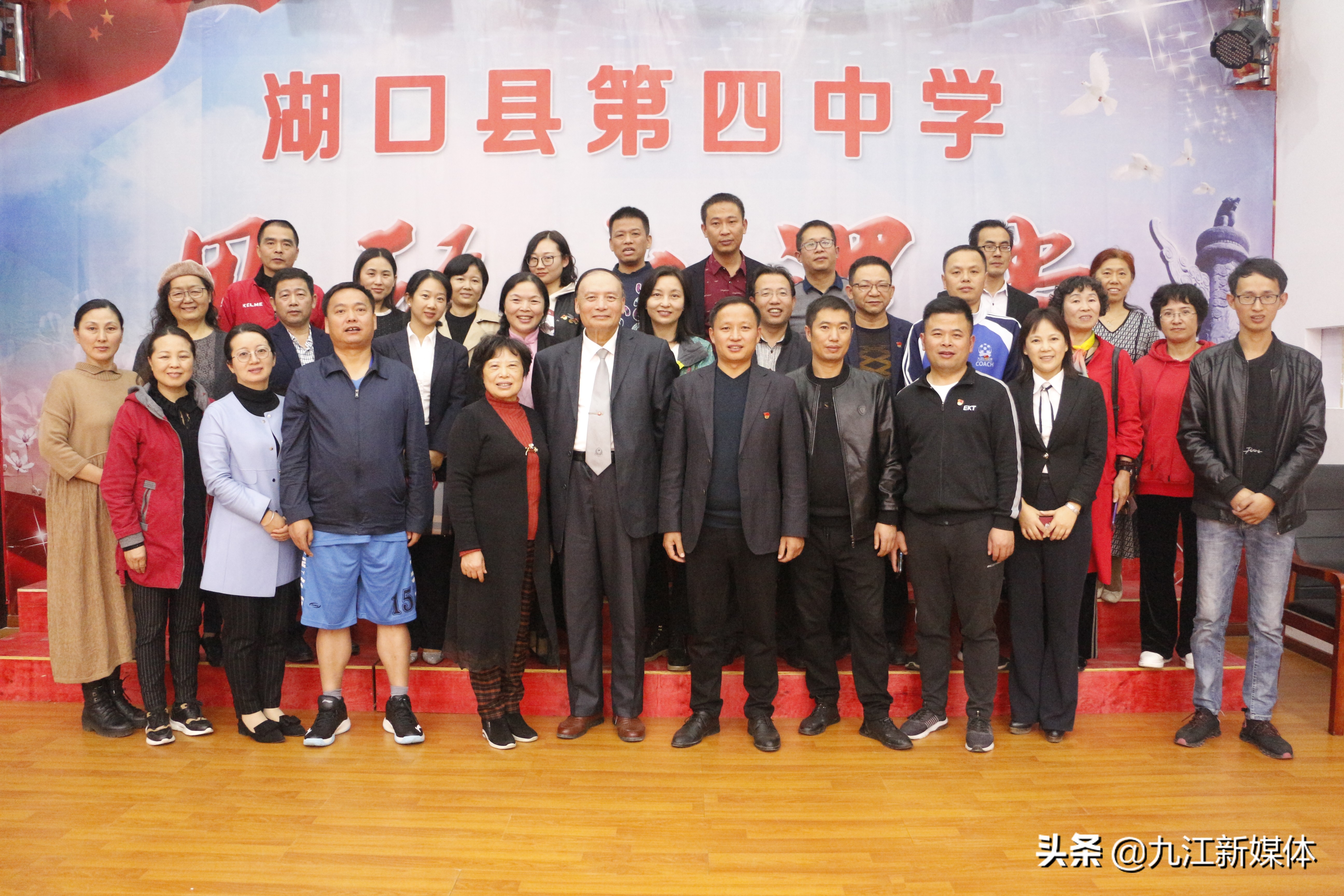 营造书香校园演讲视频,打造书香校园引领学生阅读