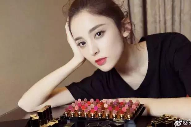 赶紧囤钱！澳币跌至4.7，三年最低！学校想要涨学费？哈哈哈！