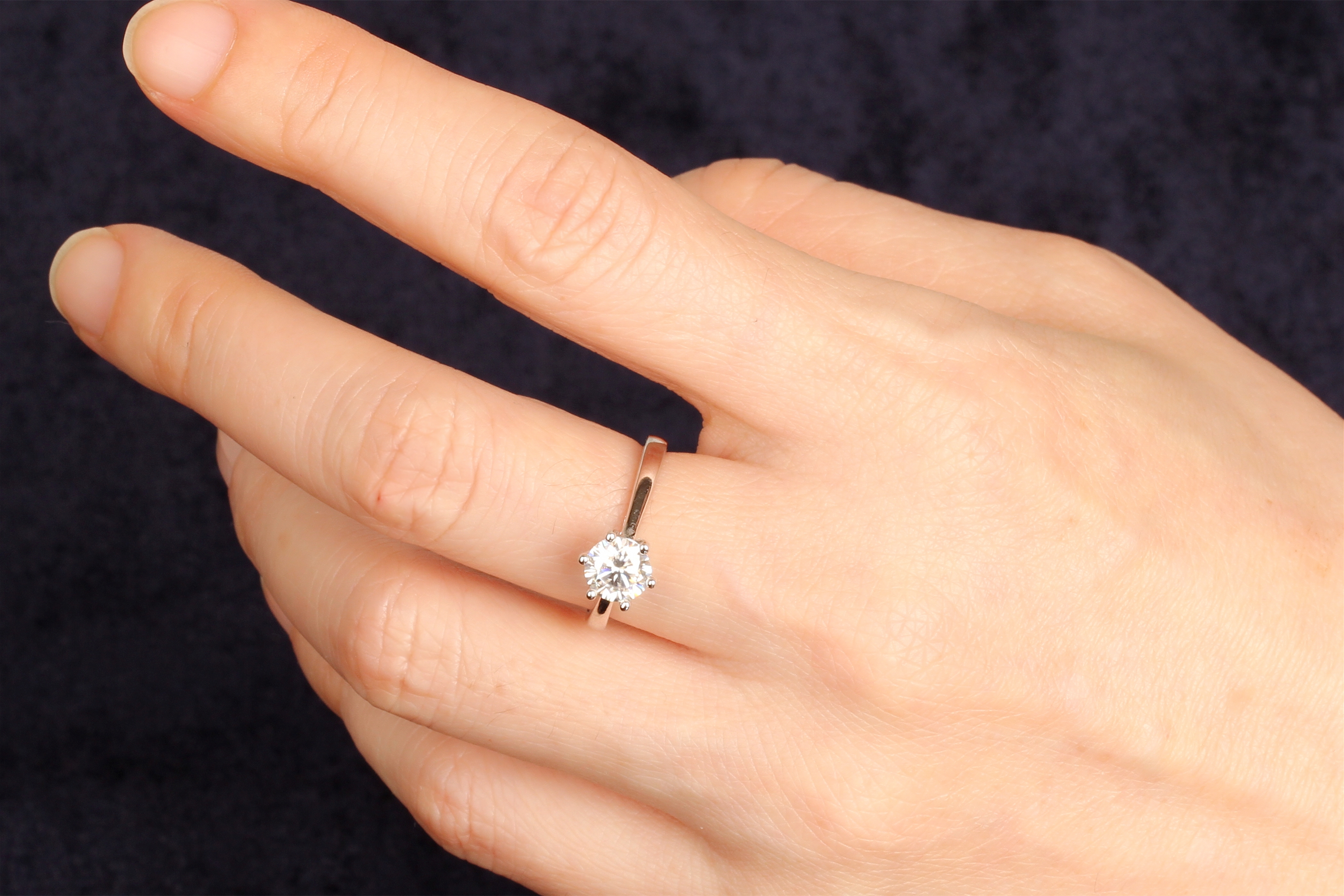 简单款克拉钻的好处,4万预算能买到克拉钻吗