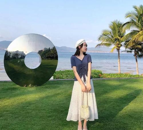 经典低帮帆布鞋日常穿搭,帆布鞋的穿搭技巧和潮流造型分享