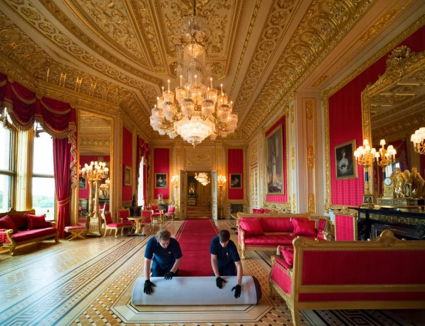 当王室成员打开大门在家里拍照时,我们才终可以一睹他们的豪宅