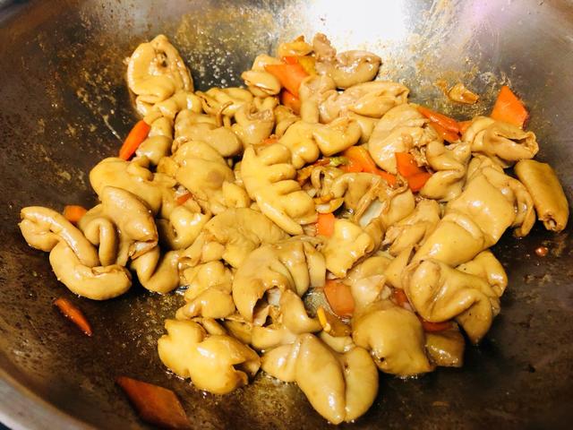 辣炒大肠有多下酒,泡辣椒炒大肠制作方法