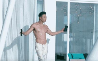 杨烁被曝酒店密会,杨烁深夜和女子一同回女方家