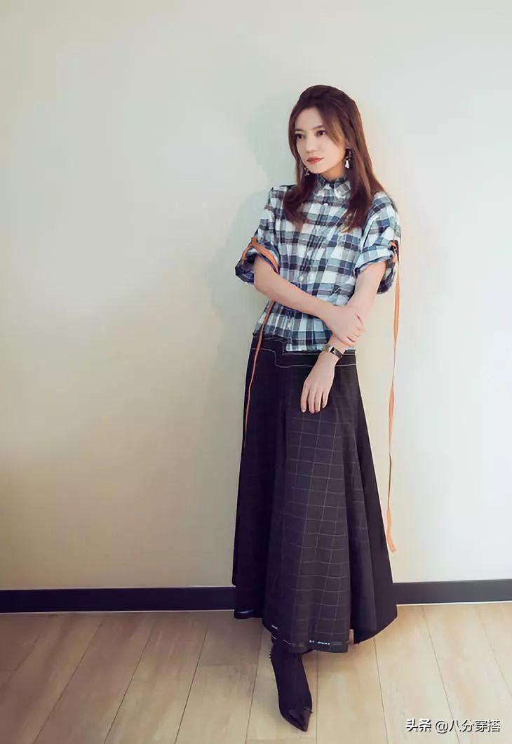 44岁赵薇穿皮衣搭配,40岁赵薇减龄穿搭