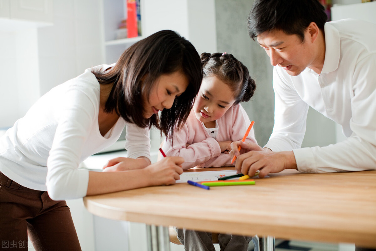 新东方退租捐赠课桌椅,新东方退学费捐课桌