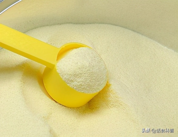 中老年高钙奶粉对老年人有哪些好处,能软化血管吗?