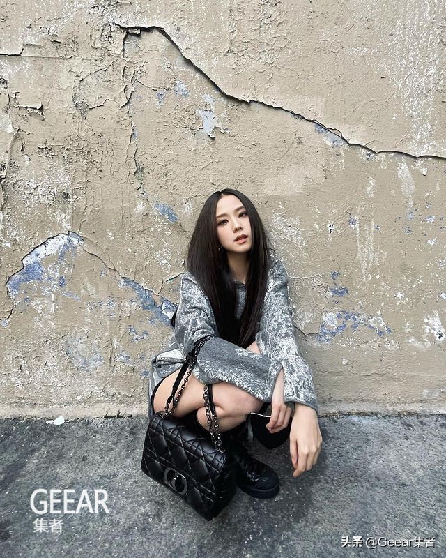 jennie参加巴黎时装周紫色上衣,jennie和jisoo去巴黎视频