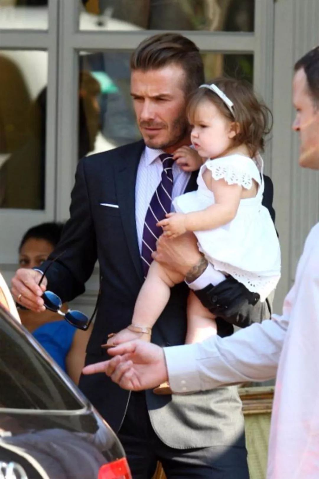 贝克汉姆42岁长发,贝克汉姆晒照为贝嫂庆生