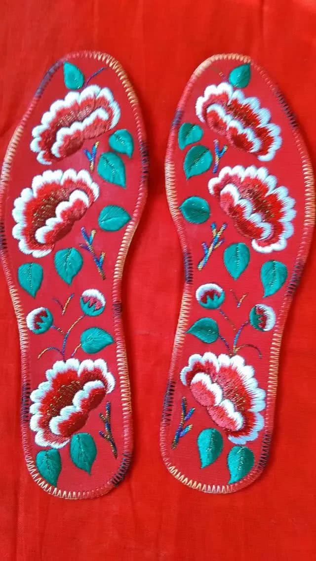 十字绣鞋垫花样图解大图,最受欢迎的小格子鞋垫图案