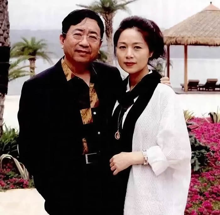 余秋雨前妻李红个人简介,余秋雨前妻李红真实照片