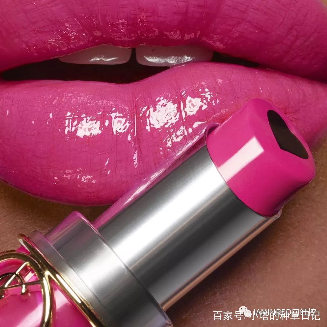 美女化妆涂口红高清自拍,99%的女生涂口红都会犯这个错误