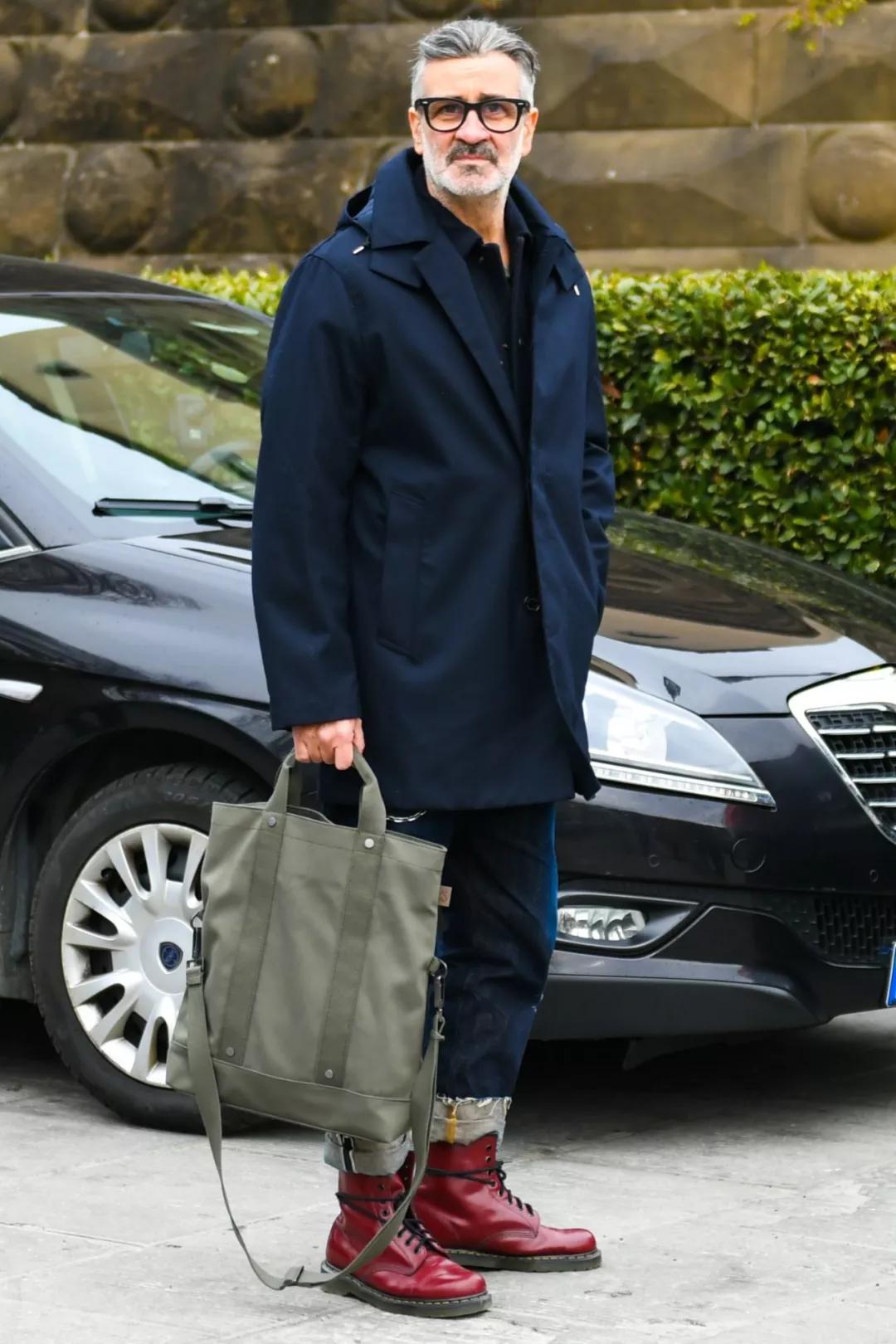 哪款黑色皮靴最好穿,复古白色系皮靴怎么搭配