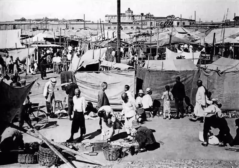 老天一定觉得中国人太严肃，于是便有了天津人