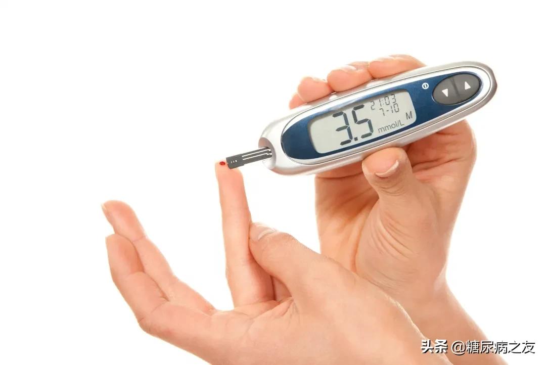 低血糖平时吃什么对低血糖有帮助,发生低血糖时立即采取的措施