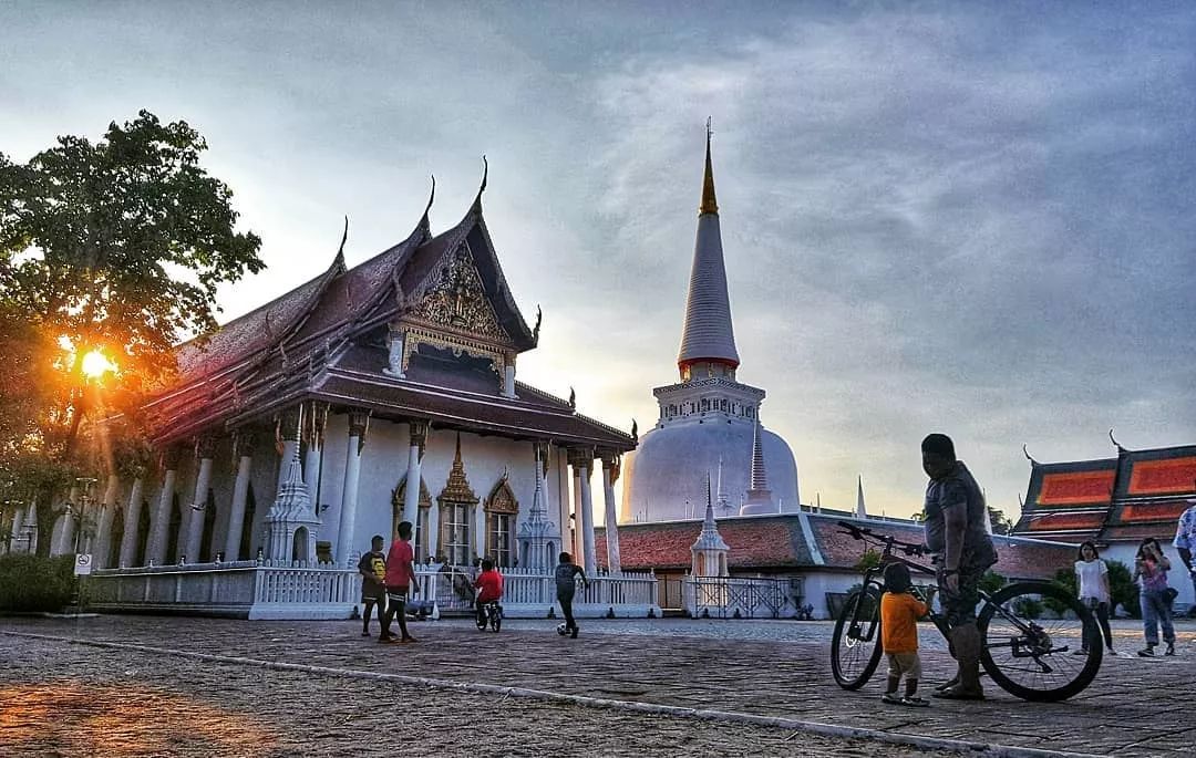 泰国从小就要去寺庙,泰国5泰铢硬币版别