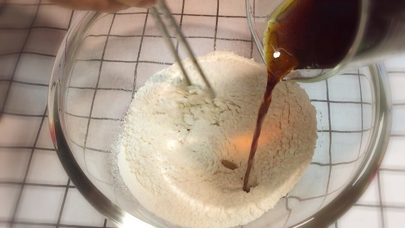 泡打粉和酵母粉一起和面有危害吗,泡打粉和酵母粉一起做发糕怎么放